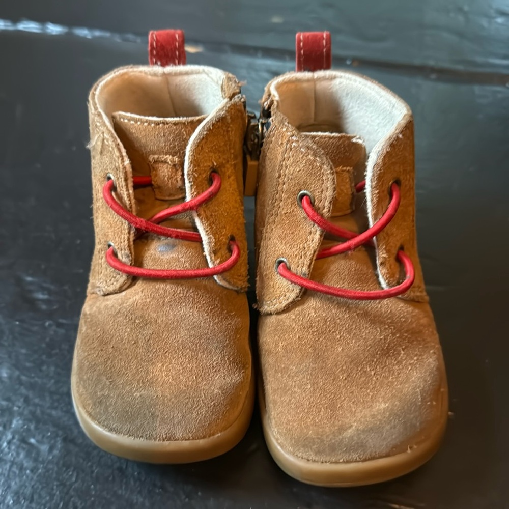 Toddler 4/5 Chestnut Ugg